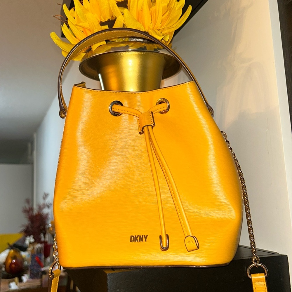 Mustard color DKNY mini hand bag. Gently used (2x)send me an offer please!! - Picture 2 of 8